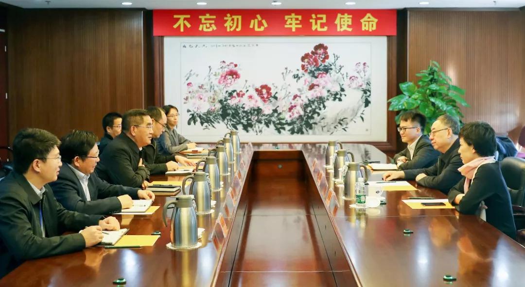 姜仁鋒會見中國國新黨委委員、總會計師劉學(xué)詩 